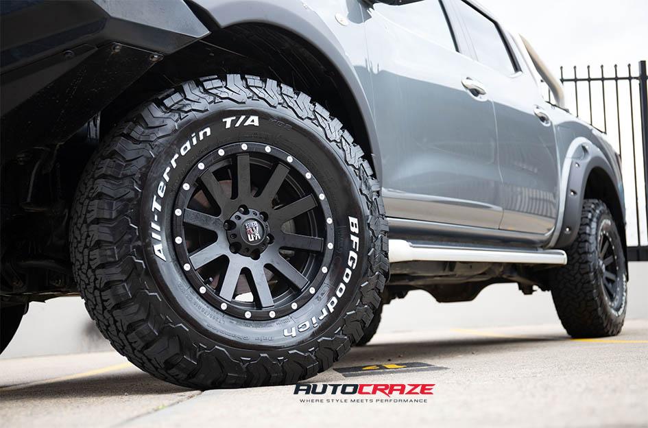 NISSAN NAVARA HEIST SATIN BLACK